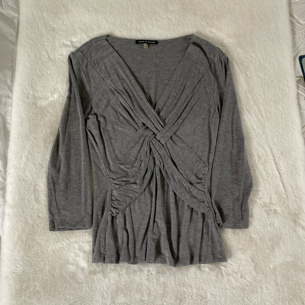 Cable & Gauge Top. Size S. Gray. Flattering Front Criss Cross Ruched Gathering